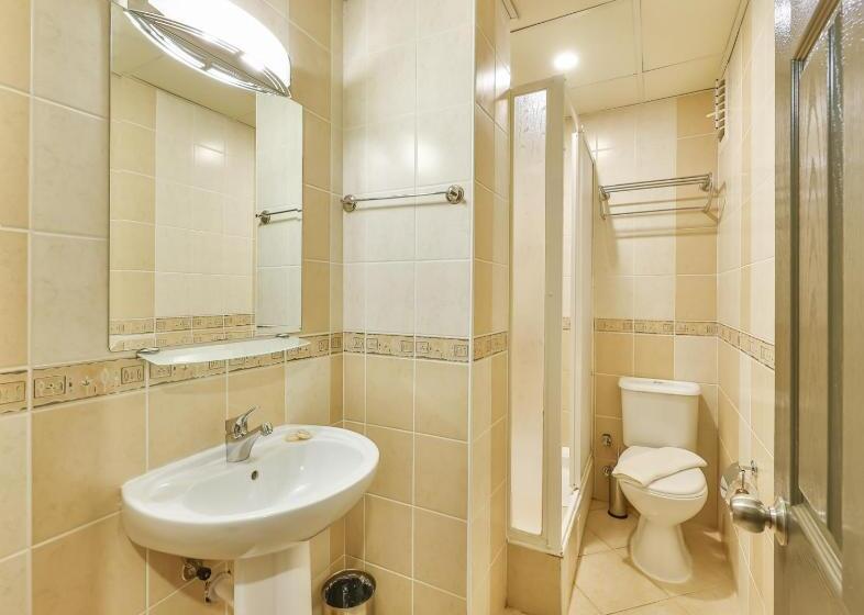 标准三人间, Kas Bilgin