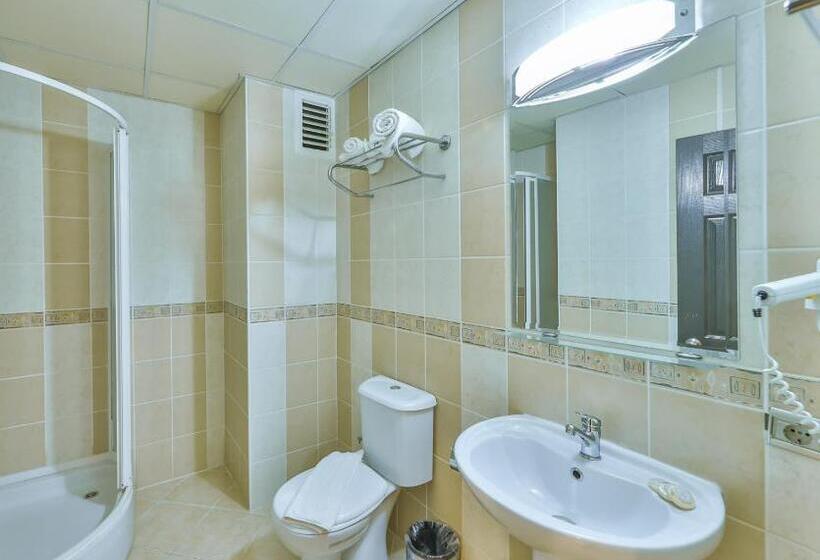 家庭套房, Kas Bilgin