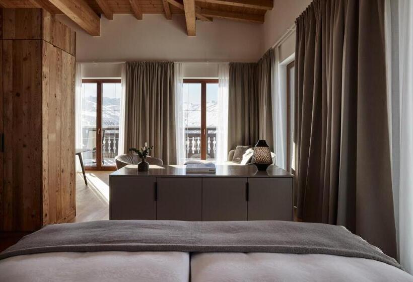 سوییت با چشم‌انداز کوه, Top Hotel Hochgurgl