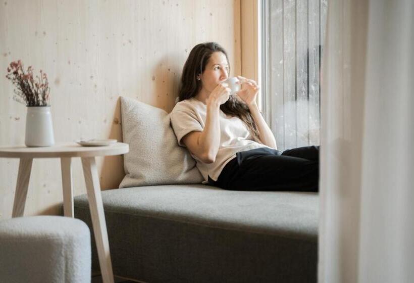 バルコニー付きスタンダードルーム, Amrai Suites