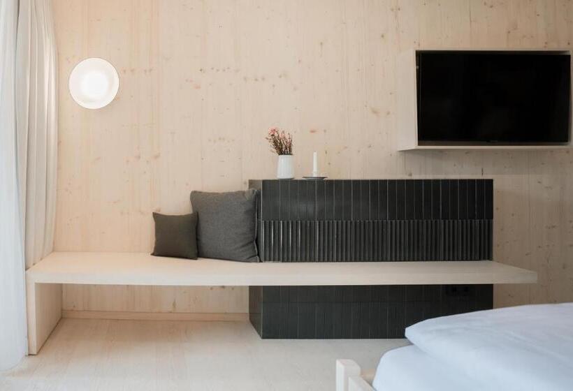 バルコニー付きスタンダードルーム, Amrai Suites