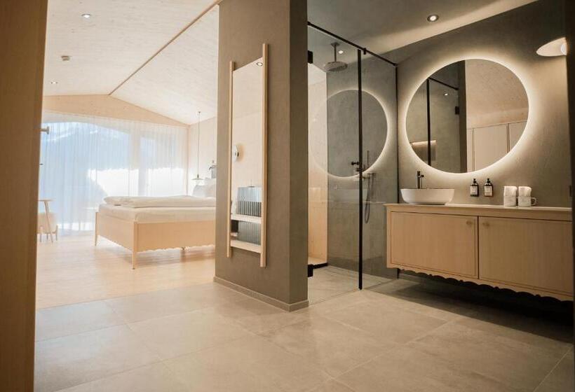 اتاق استاندارد با بالکن, Amrai Suites