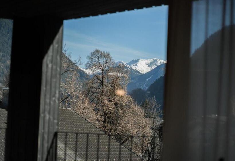 バルコニー付きスタンダードルーム, Amrai Suites