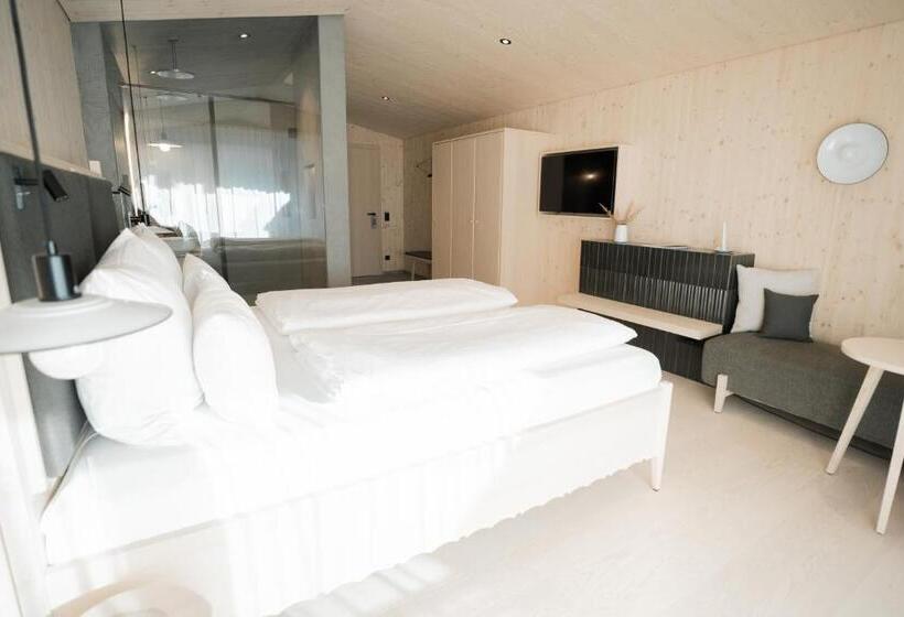 バルコニー付きスタンダードルーム, Amrai Suites