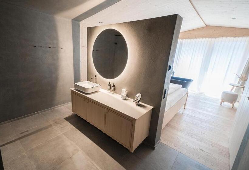 バルコニー付きデラックスルーム, Amrai Suites