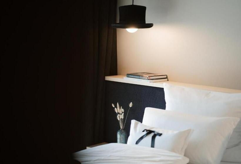 سوئیت جونیور با چشم‌انداز باغ, Amrai Suites