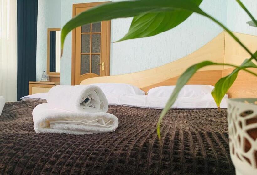 اتاق سوپریور با تخت بزرگ, Femina