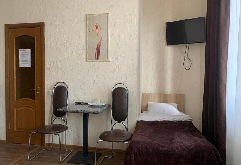 Economy Triple Room, Femina