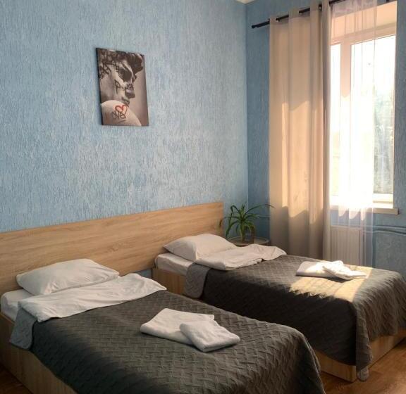 Economy Triple Room, Femina