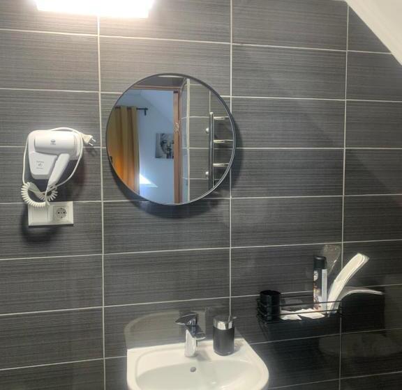 اتاق سوپریور سه تخته, Femina