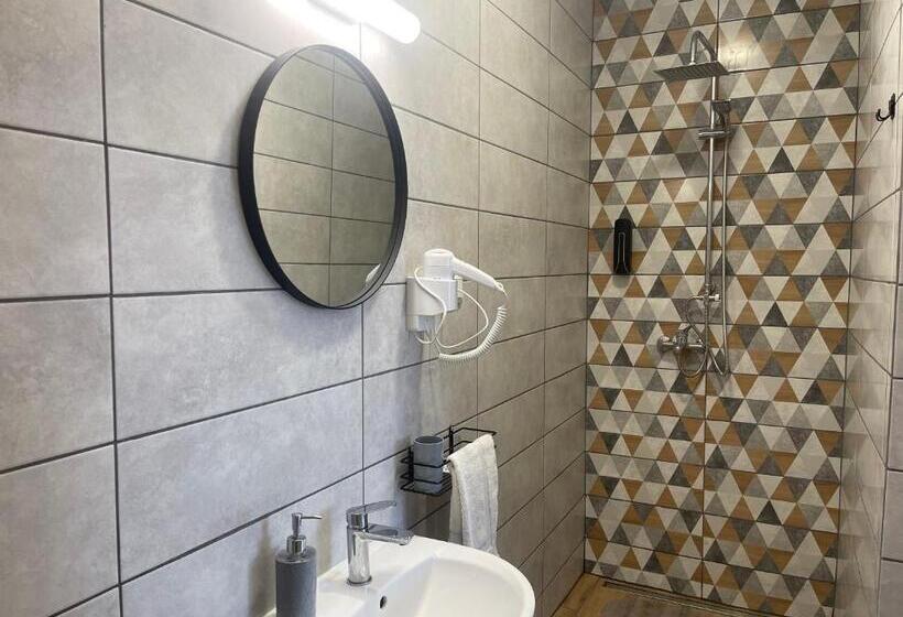 اتاق استاندارد, Femina