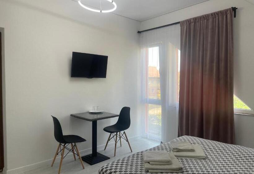 اتاق استاندارد, Femina