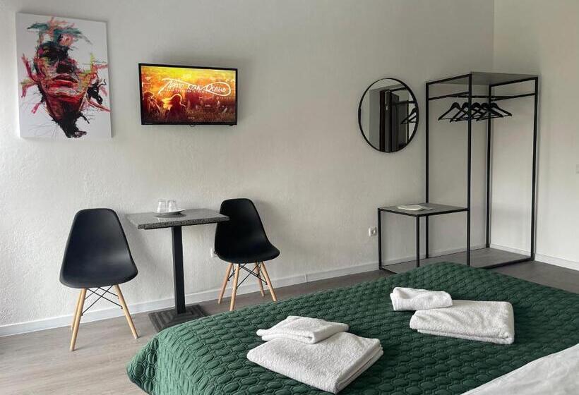 اتاق استاندارد, Femina