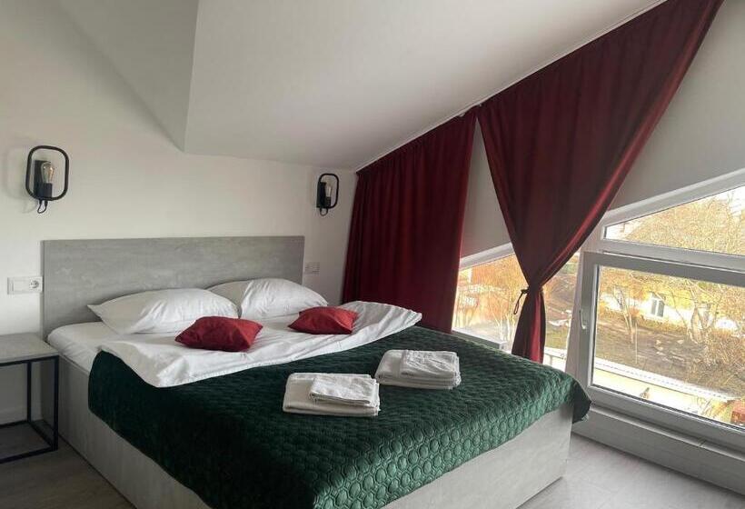 اتاق استاندارد, Femina