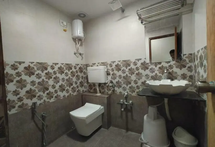 Chambre Deluxe, Neelkamal