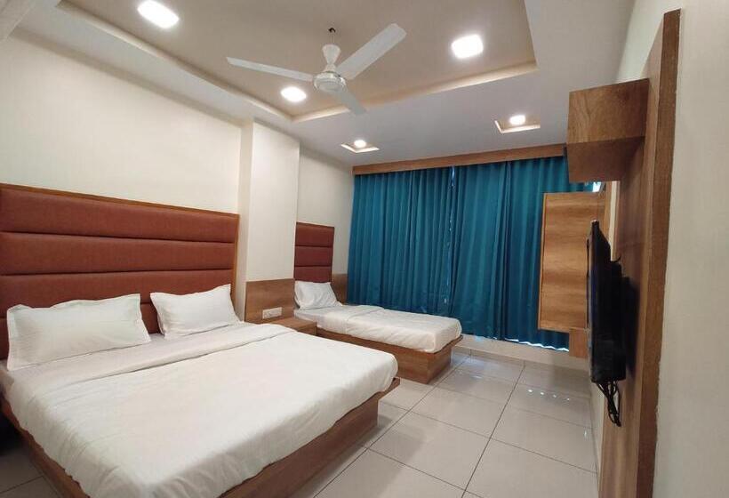 Quarto Triplo Clássico, Neelkamal