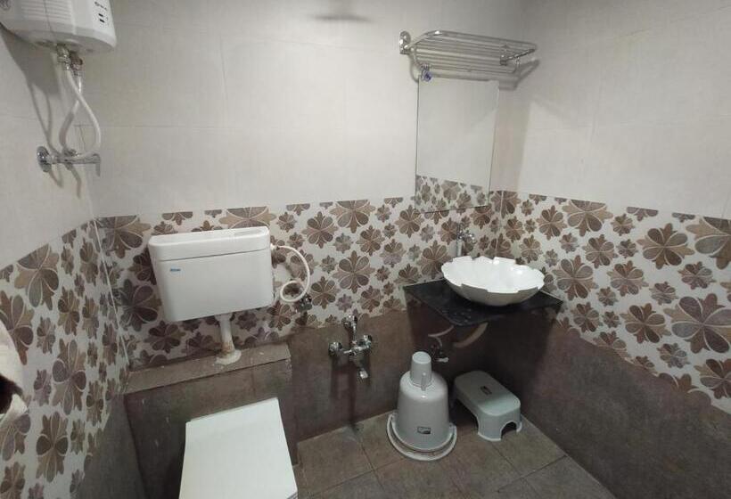 Трехместный Номер Классика, Neelkamal