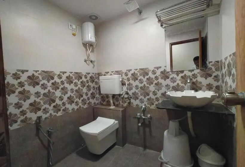 Chambre Triple Classique, Neelkamal