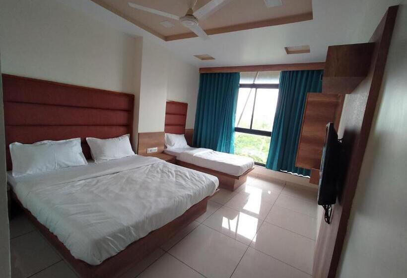 Quarto Triplo Clássico, Neelkamal