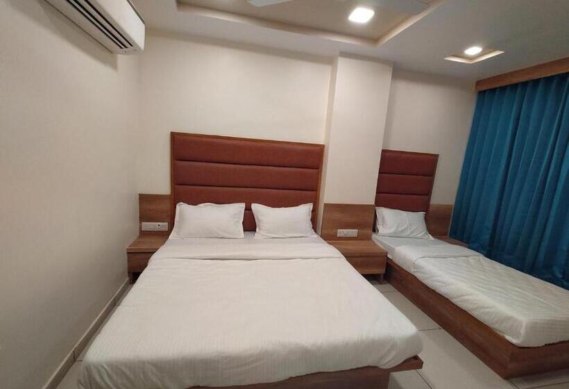 Quarto Triplo Clássico, Neelkamal