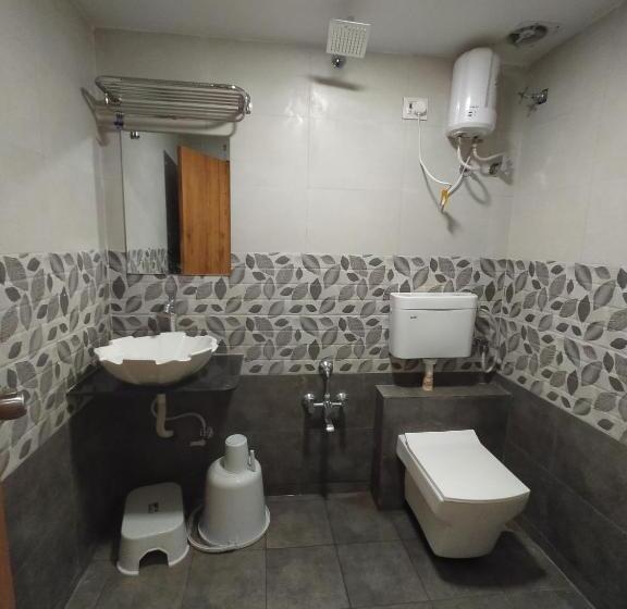 Suíte Executivo, Neelkamal