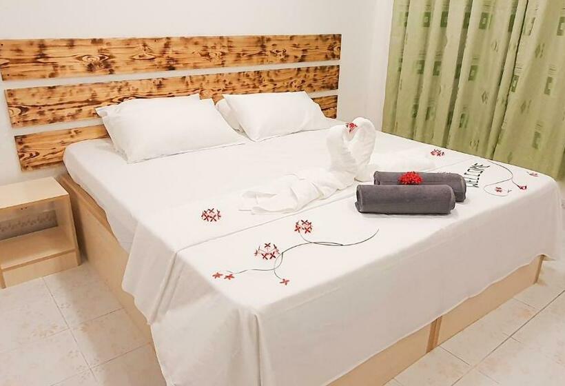 اتاق لوکس, Thoddoo Island Life