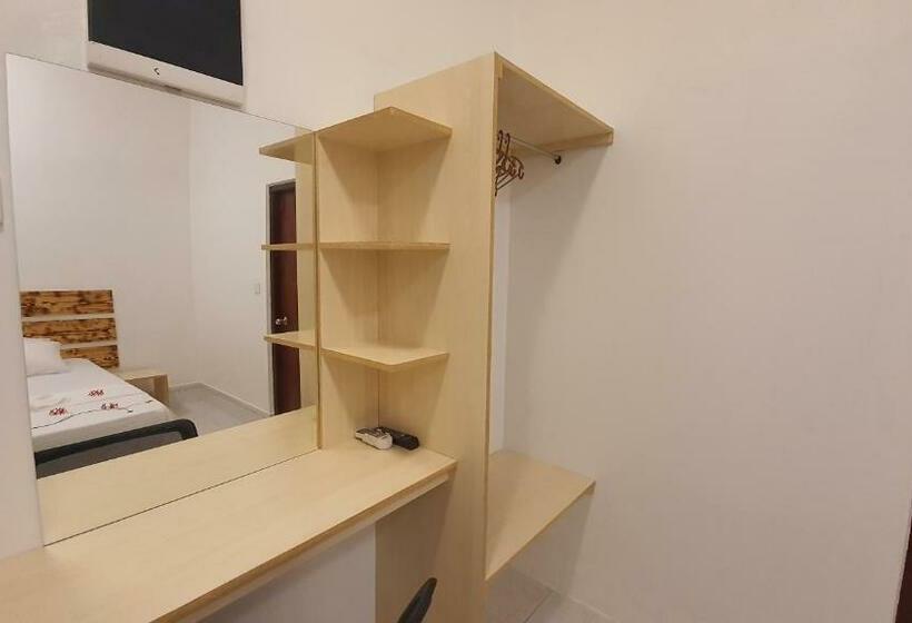 اتاق لوکس, Thoddoo Island Life