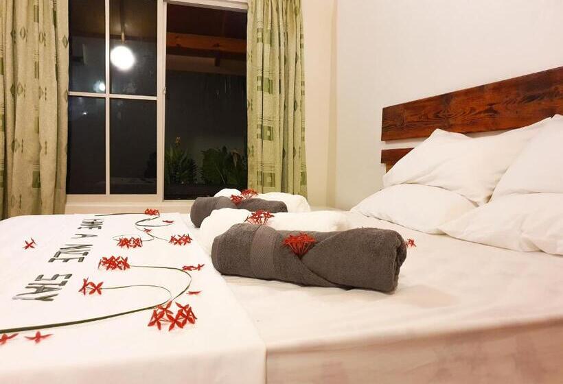 اتاق لوکس, Thoddoo Island Life