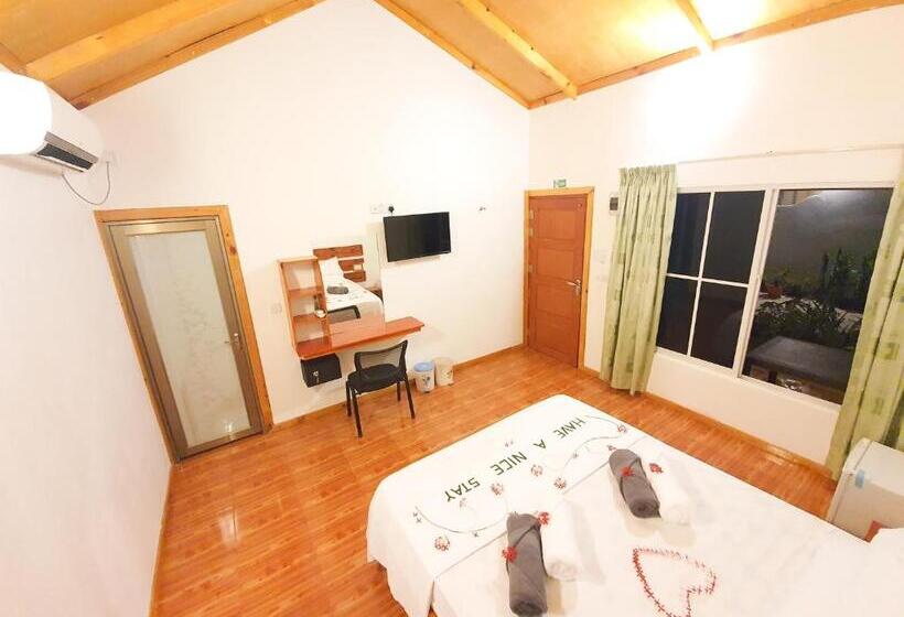 اتاق لوکس, Thoddoo Island Life