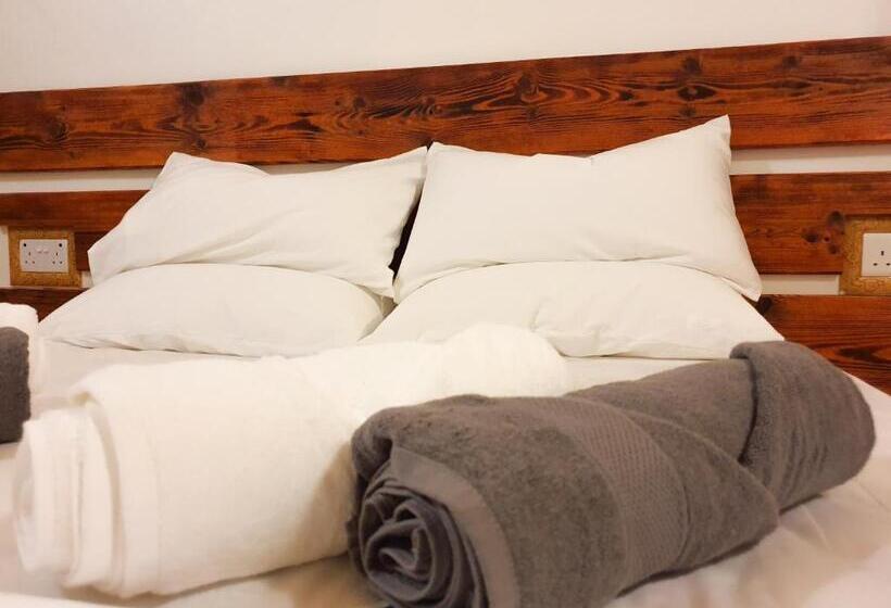 اتاق لوکس, Thoddoo Island Life