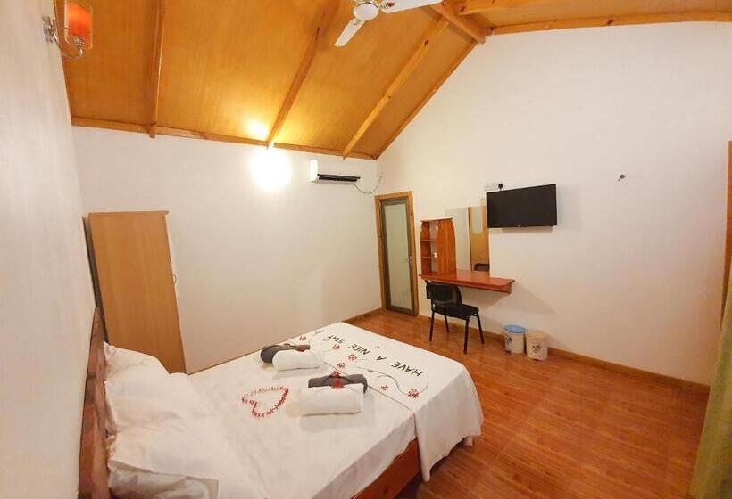 اتاق لوکس, Thoddoo Island Life