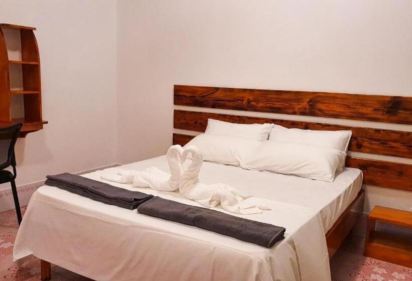 اتاق لوکس, Thoddoo Island Life