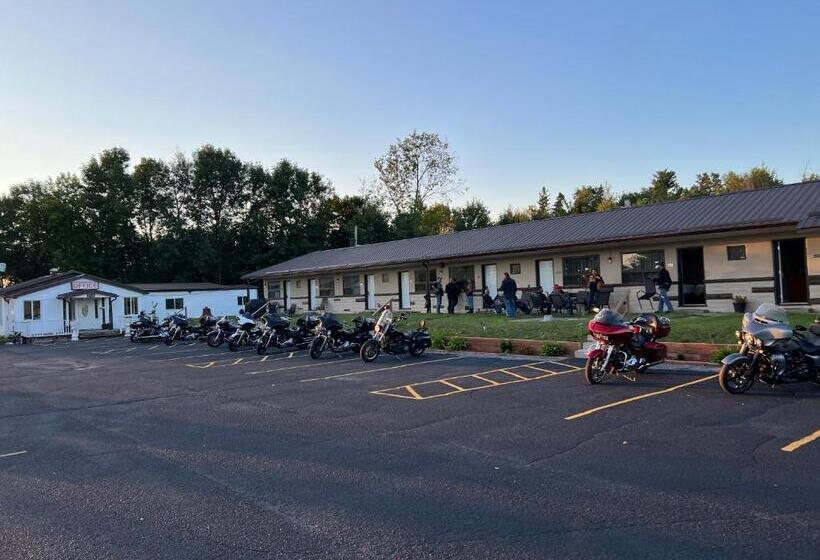 带2个双人床的标准工作室, Champlain Motor Inn
