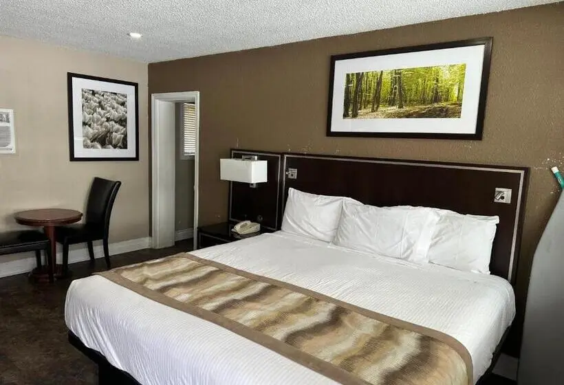 キングサイズベッドのスタンダードルーム, Champlain Motor Inn