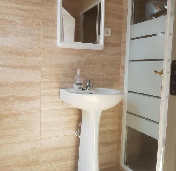 标准间, Lara Guest House