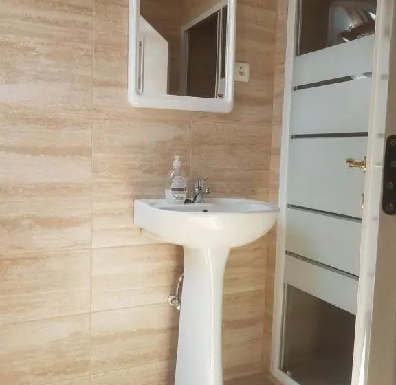 اتاق استاندارد, Lara Guest House