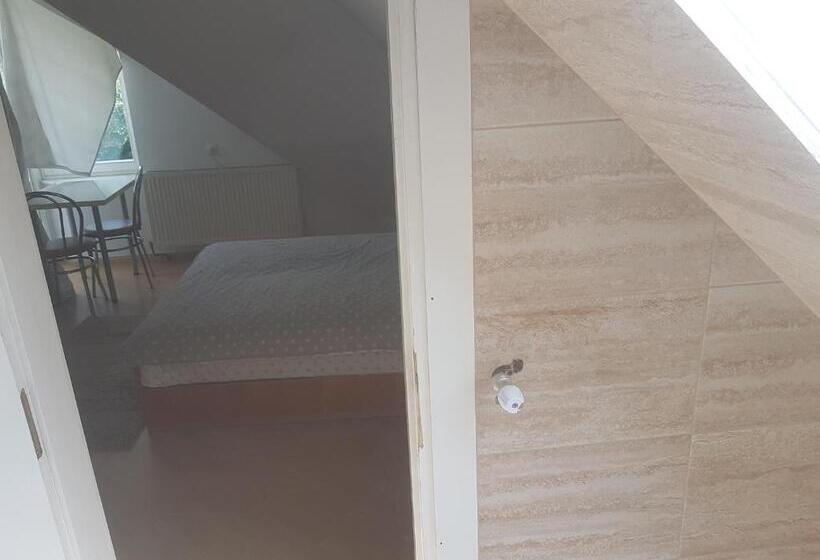 标准间, Lara Guest House