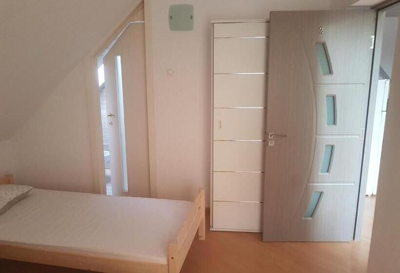 标准间, Lara Guest House