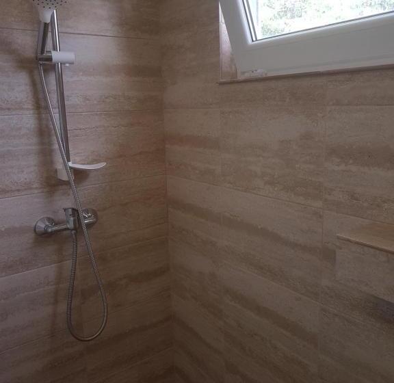 标准间, Lara Guest House