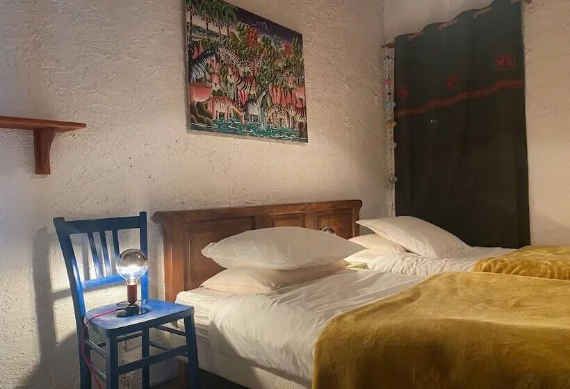 سوییت خانوادگی, Maison D Hôtes Les Méans