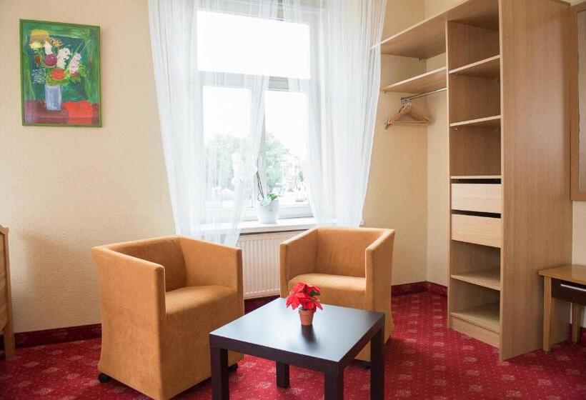 اتاق خانوادگی, Alexa Old Town