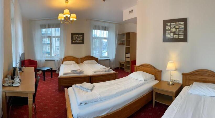 اتاق خانوادگی, Alexa Old Town