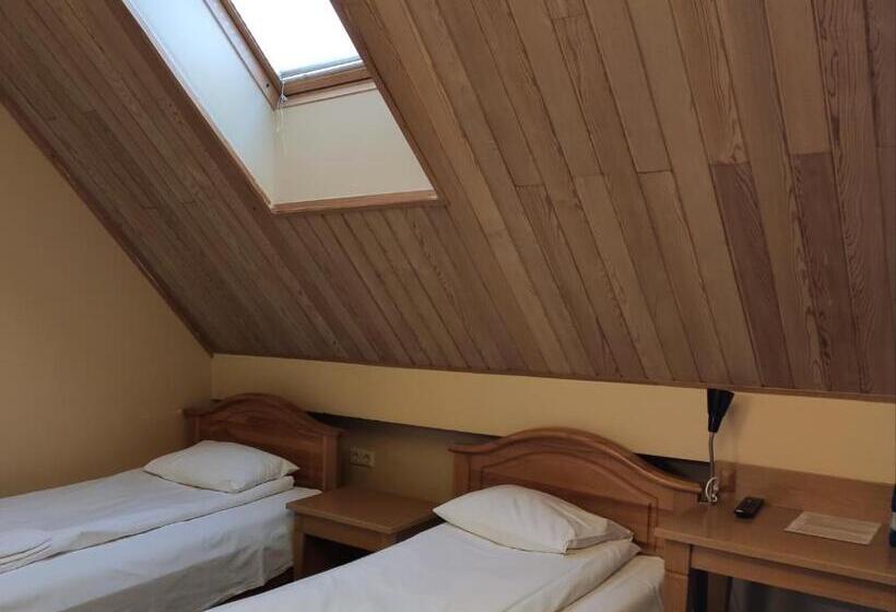 اتاق اکونومی, Alexa Old Town