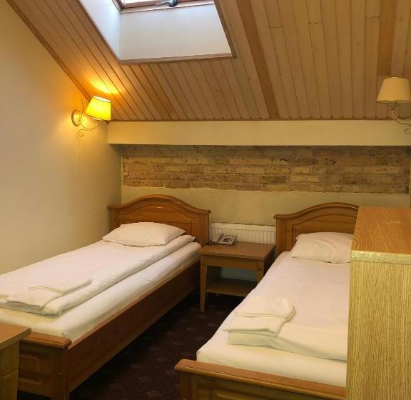 اتاق اکونومی, Alexa Old Town