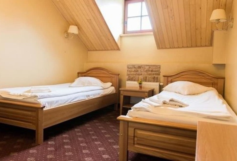 اتاق اکونومی, Alexa Old Town