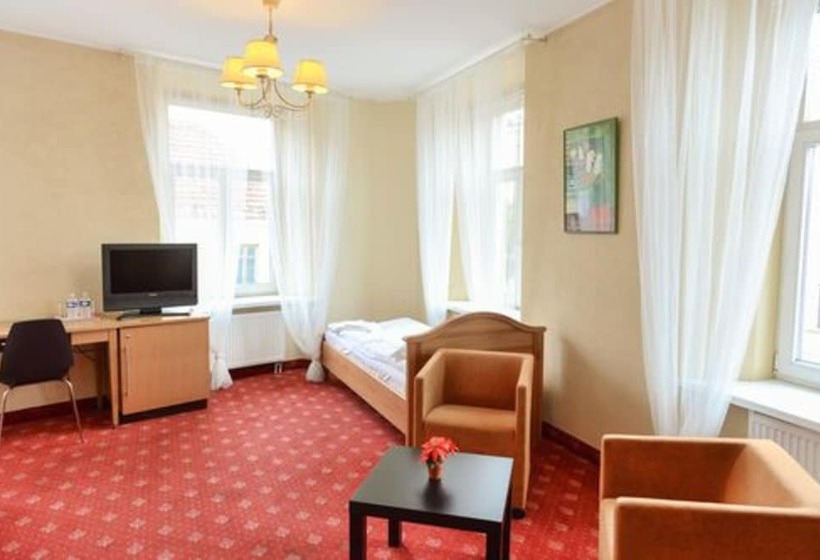 اتاق استاندارد سه نفره, Alexa Old Town