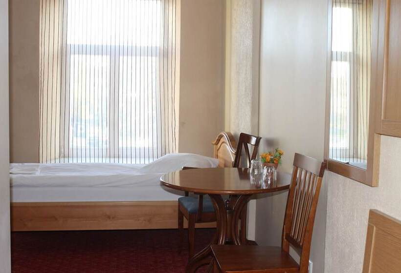 اتاق خانوادگی, Alexa Old Town