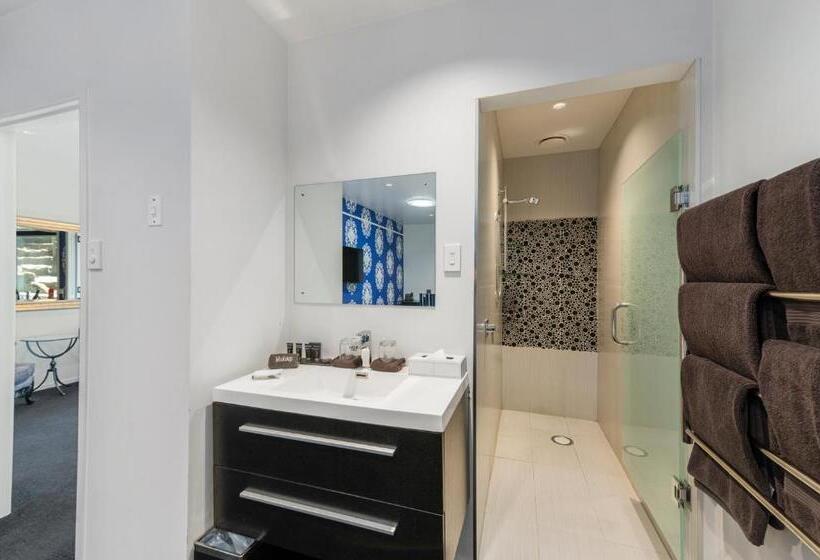 Люкс Вид на Сад, Black Swan Lakeside Boutique