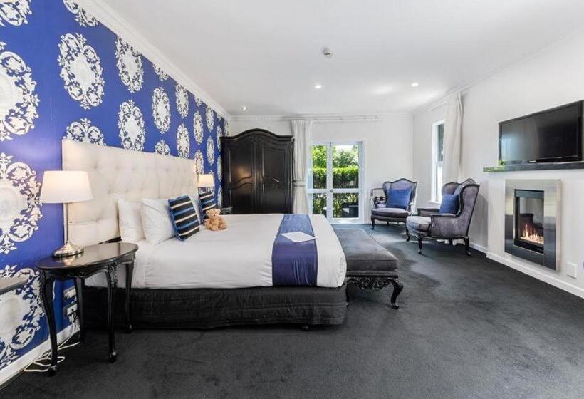 Семейный Номер, Black Swan Lakeside Boutique