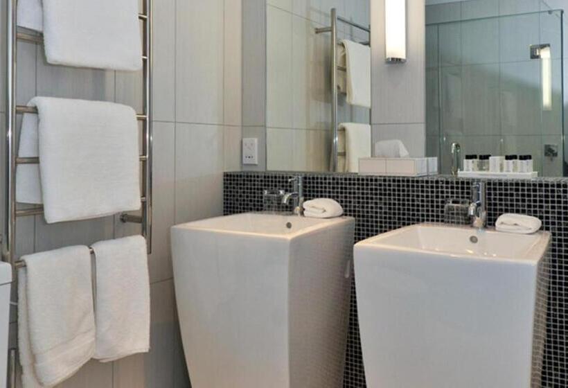 Семейный Номер, Black Swan Lakeside Boutique